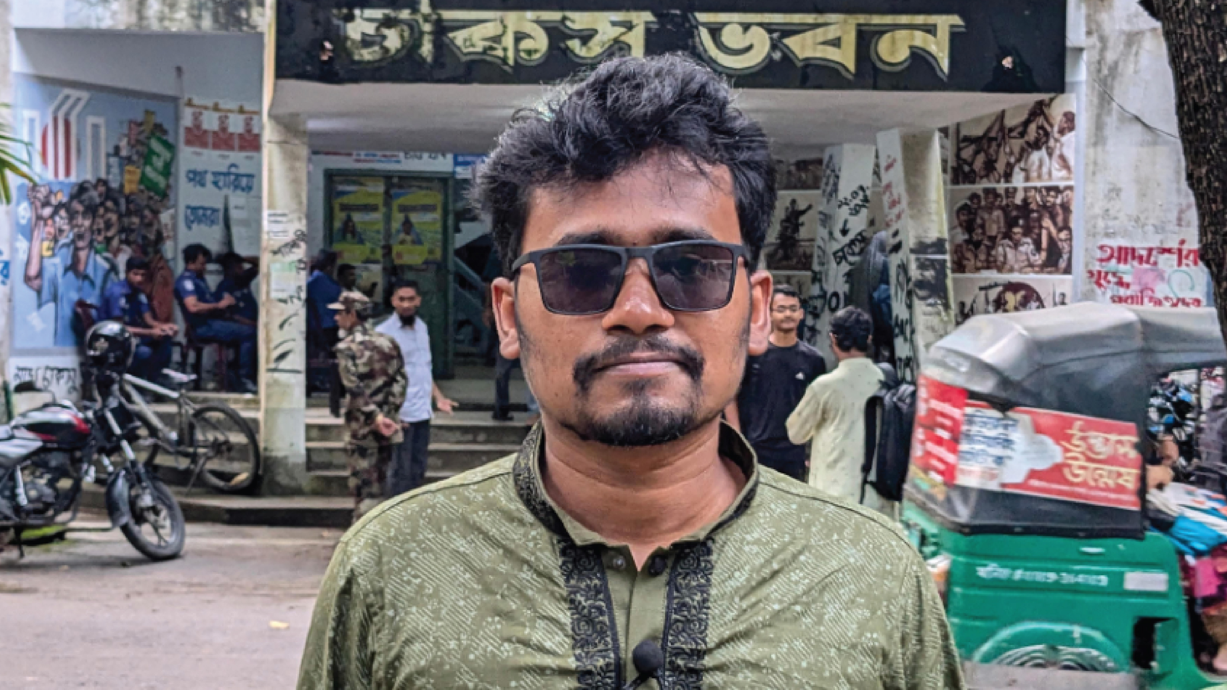 জুলাইয়ে চোখ হারিয়েও অদম্য শুভ, লড়বেন চাকসু নির্বাচনে