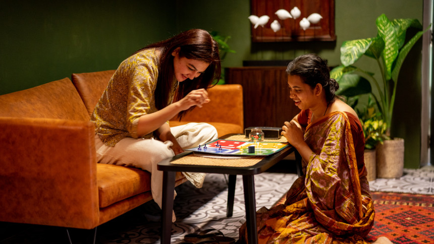 করোনা সময়ের খণ্ড দলিল ‘জয়া আর শারমিন’