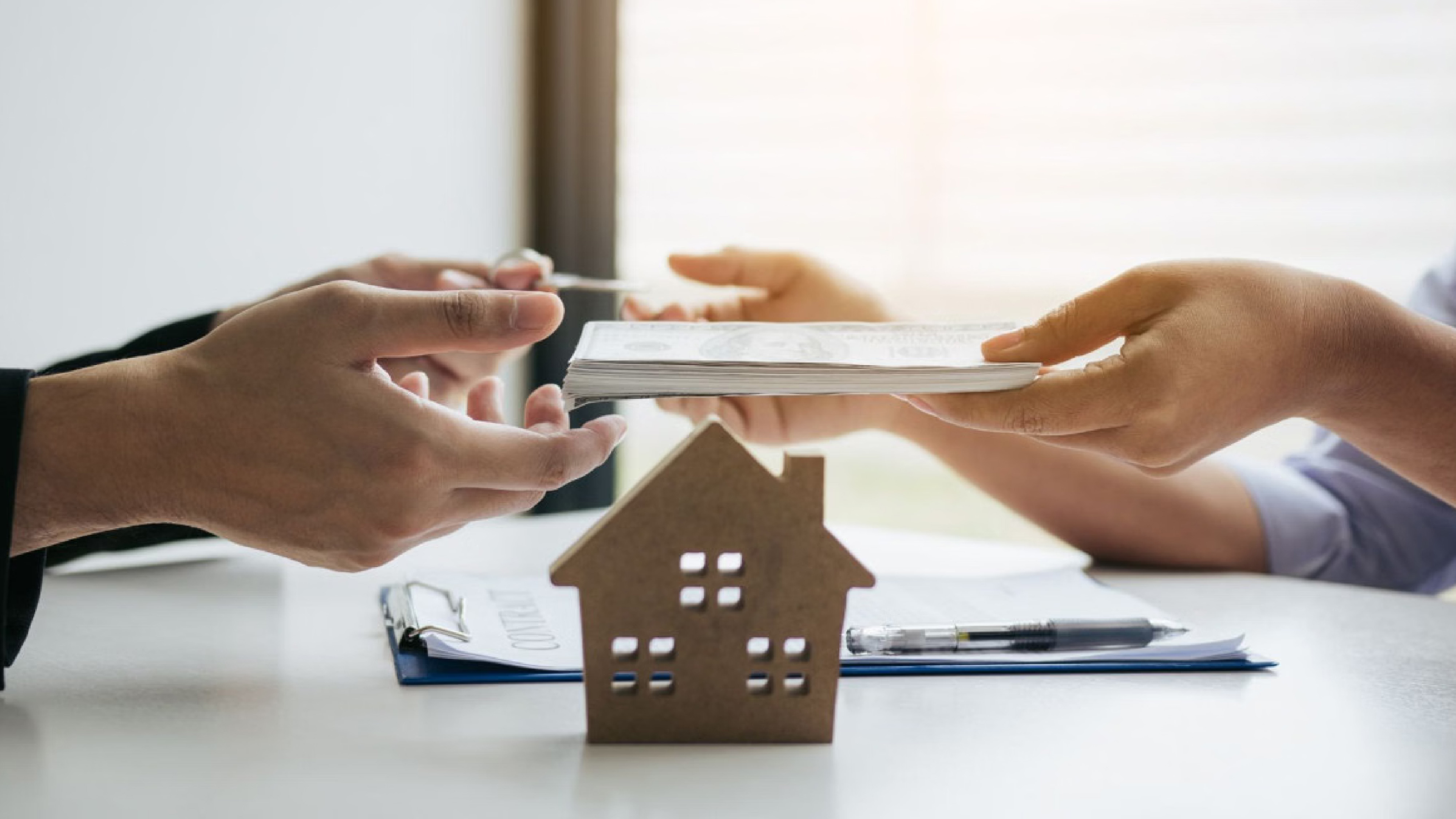 তালিকাভুক্ত কোম্পানির পরিচালকরা ‘উপহার’ হিসেবে শেয়ার স্থানান্তর করছেন কেন?