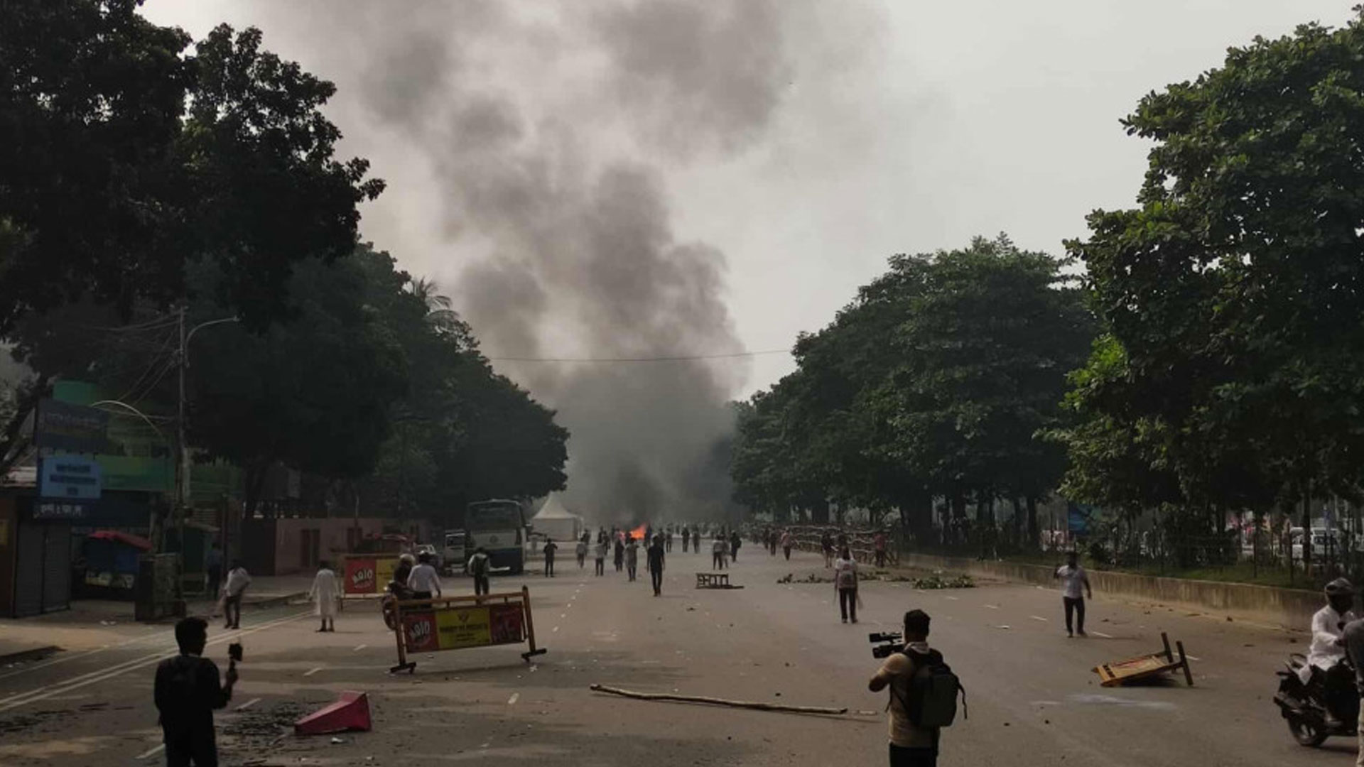 সংসদ ভবন এলাকা থেকে ‘জুলাই যোদ্ধা’দের সরিয়ে দিয়েছে পুলিশ