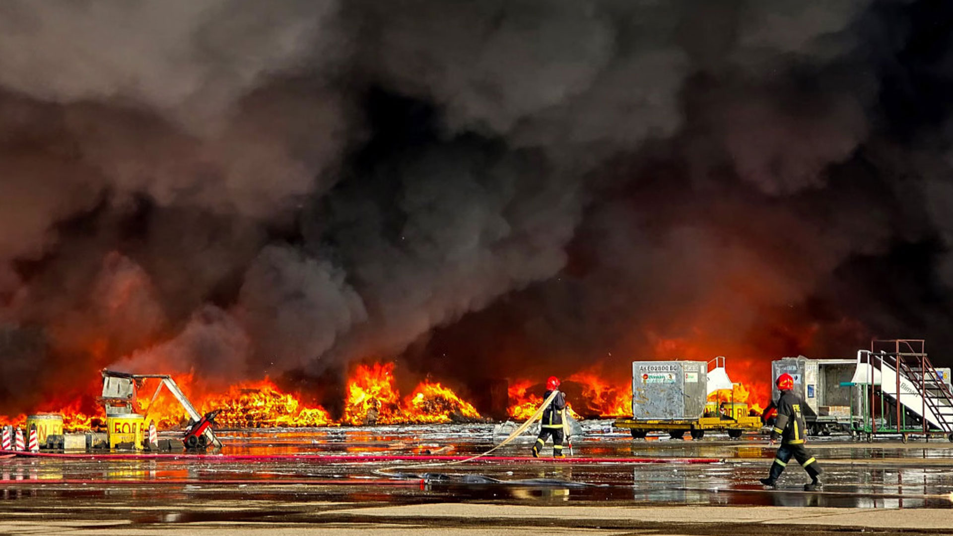 বিমানবন্দরের আগুন সামনে আনল রাষ্ট্রীয় উদাসীনতার চরম চিত্র&nbsp;