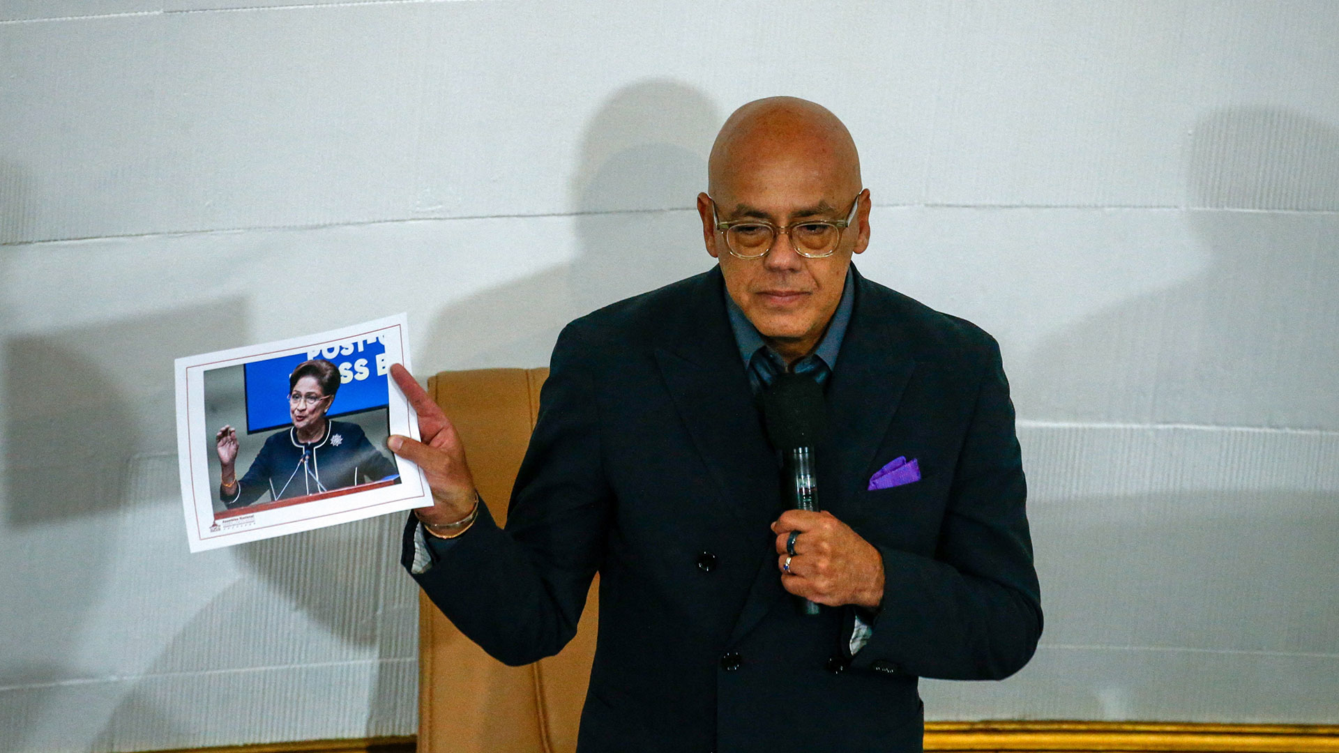 ত্রিনিদাদ ও টোবাগোর প্রধানমন্ত্রীকে অবাঞ্ছিত ঘোষণা করল ভেনেজুয়েলা