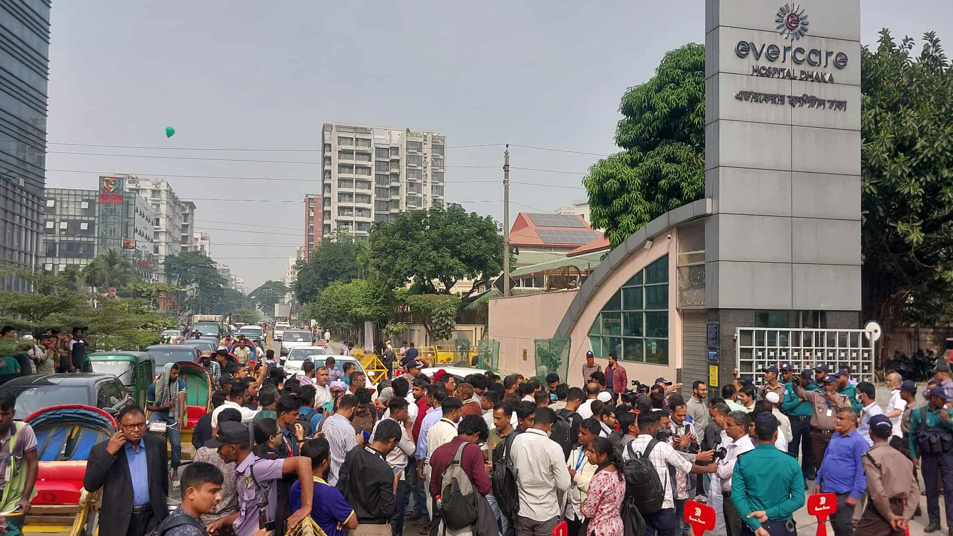 খালেদা জিয়ার চিকিৎসায় যুক্তরাজ্যের চিকিৎসক এভারকেয়ারে