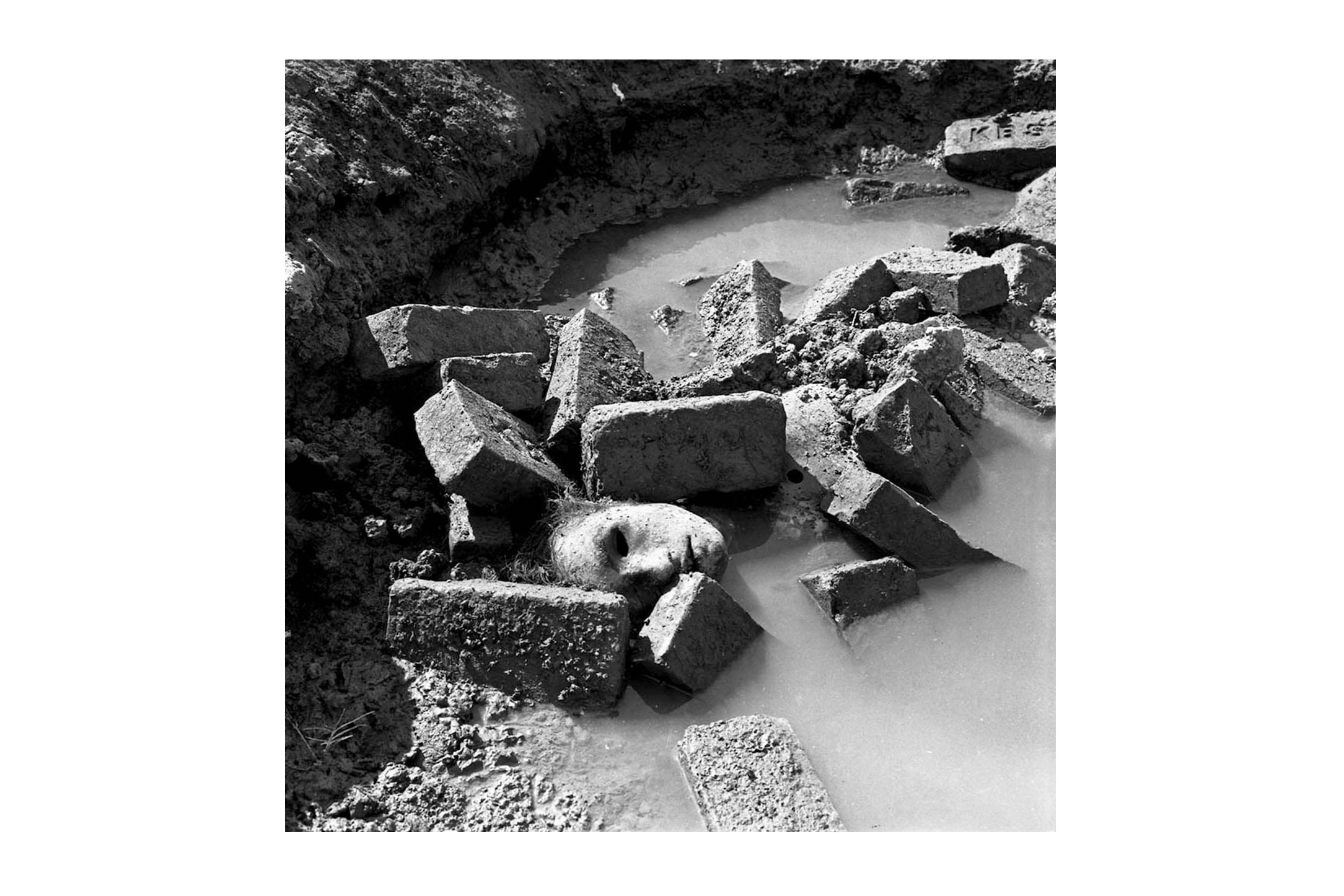 রায়েরবাজারে অচেনা এক নারীর মুখ