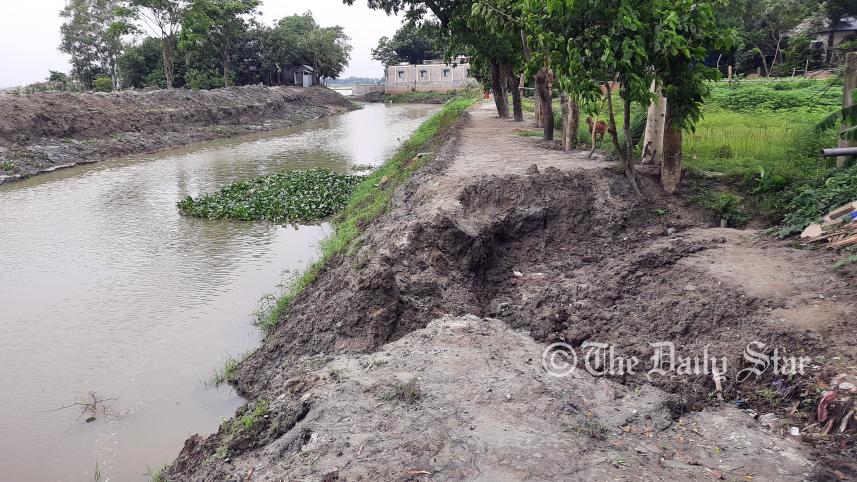 Brahmanbaria_Canal bank.jpg