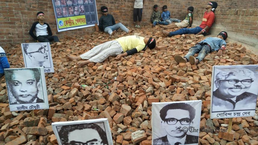 তোমাদের কথা রবে সাধারণ মানুষের ভিড়ে.jpg