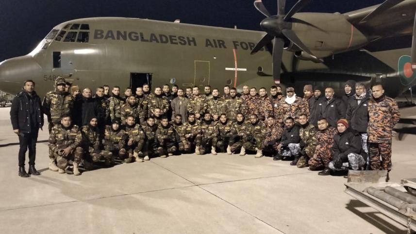 তুরস্কে পৌঁছেছে ফায়ার সার্ভিসের উদ্ধারকারী দল.jpg