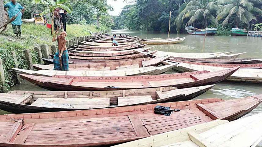 নৌকার বাজার.jpg