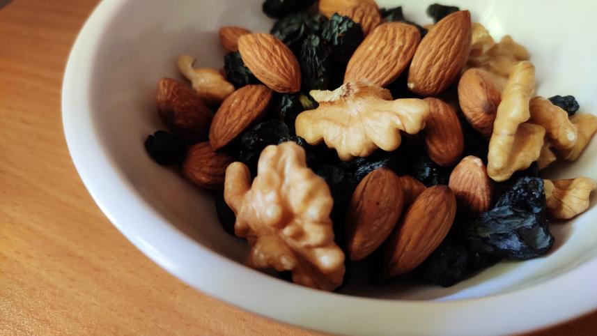 বাদাম কেন খাবেন