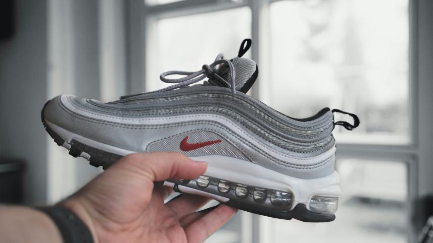 স্নিকার্সের যত্ন