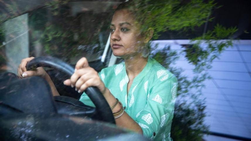 দেশের নারী চালকদের চ্যালেঞ্জ