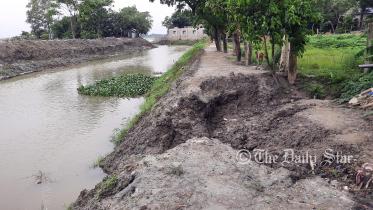 Brahmanbaria_Canal bank.jpg
